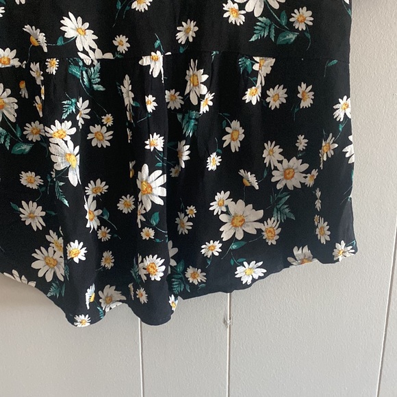 Forever 21 babydoll daisy print T-shirt size L - Picture 4 of 11